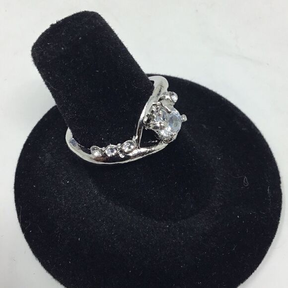 Cubic Zirconia Curved Fashion Ring (H15) - Picture 4 of 6